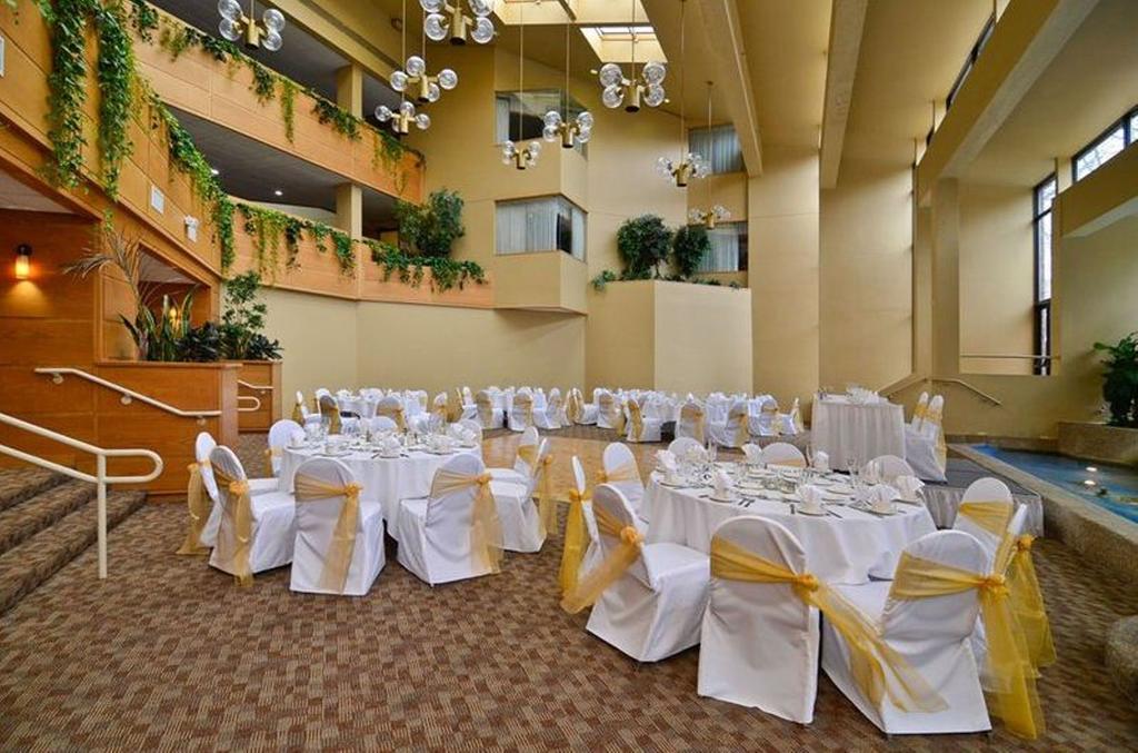 Clock Tower Resort And Conference Center - Rockford Restaurante foto